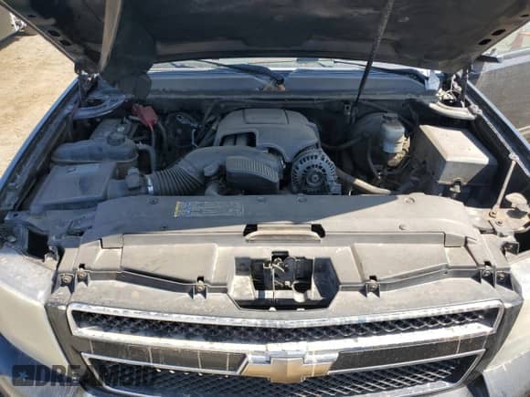 2010 Chevrolet Suburban LT with VIN 1GNUCJE03AR250327, listed as a Copart auction lot 73121334 with 147,909 mi miles and Salvage title. Bid and sale history available at DreamBid. Image 12.