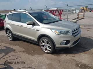 2017 Ford Escape Titanium z VIN 1FMCU9J9XHUD90656, wystawiony jako IAAI lot #43216695 z przebiegiem 109 897 mil mil oraz . Historia ofert i sprzedaży dostępna na DreamBid. Obrazek 1.