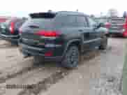 2019 Jeep Grand Cherokee Trailhawk z VIN 1C4RJFLT3KC554292, wystawiony jako IAAI lot #41953049 z przebiegiem 31 672 mil mil oraz . Historia ofert i sprzedaży dostępna na DreamBid. Obrazek 4.