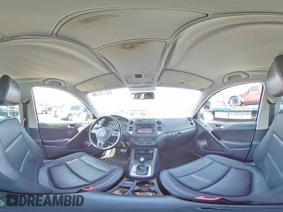 2013 Volkswagen Tiguan SE z VIN WVGAV3AXXDW606925, wystawiony jako Copart lot #64238585 z przebiegiem 131 779 mil mil oraz Szkoda całkowita • Salvage title. Historia ofert i sprzedaży dostępna na DreamBid. Obrazek 15.