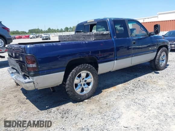 2000 Dodge 1500 с VIN 3B7HC12Z2YG122832, выставлен на аукционе IAAI как лот 43090698 с пробегом 239 655 миль миль и . История ставок и продаж доступна на DreamBid. Изображение 4.