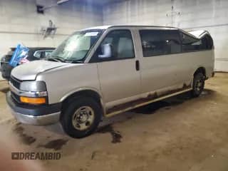 2007 Chevrolet Express Passenger с VIN 1GAHG39U171117105, выставлен на аукционе Copart как лот 56726265 с пробегом 264 871 миль миль и Чистый • Clean title. История ставок и продаж доступна на DreamBid. Изображение 1.