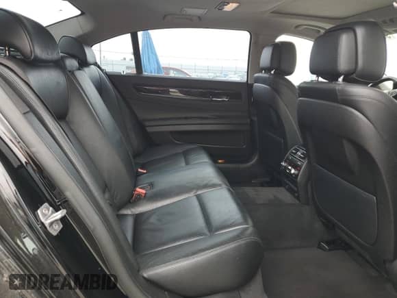 2015 BMW 7 Series 740Li z VIN WBAYE4C5XFD947497, wystawiony jako Copart lot #55705975 z przebiegiem 257 496 mil mil oraz Czysty tytuł • Clean title. Historia ofert i sprzedaży dostępna na DreamBid. Obrazek 10.