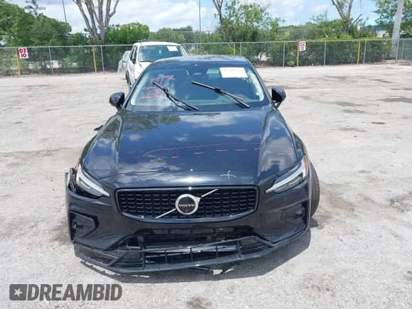 2024 Volvo S60 Plus Dark Theme z VIN 7JRL12FL0RG287417, wystawiony jako IAAI lot #42348117 z przebiegiem 18 697 mil mil oraz . Historia ofert i sprzedaży dostępna na DreamBid. Obrazek 12.