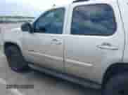 2007 Chevrolet Tahoe LTZ z VIN 1GNFK130X7R265057, wystawiony jako IAAI lot #42734796 z przebiegiem 202 776 mil mil oraz . Historia ofert i sprzedaży dostępna na DreamBid. Obrazek 13.