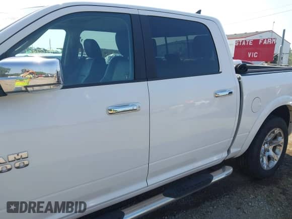 2018 Ram 1500 Laramie z VIN 1C6RR7NT0JS131161, wystawiony jako IAAI lot #42457461 z przebiegiem 89 410 mil mil oraz . Historia ofert i sprzedaży dostępna na DreamBid. Obrazek 14.