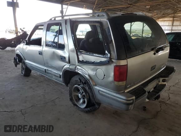 1998 Chevrolet Blazer LS with VIN 1GNCS13W1W2239039, listed as a Copart auction lot 52985135 with 131,473 mi miles and Salvage title. Bid and sale history available at DreamBid. Image 2.
