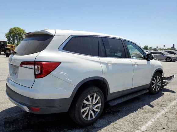2019 Honda Pilot EX с VIN 5FNYF5H37KB021297, выставлен на аукционе Copart как лот 64632175 с пробегом 35 779 миль миль и Списание • Salvage title. История ставок и продаж доступна на DreamBid. Изображение 3.