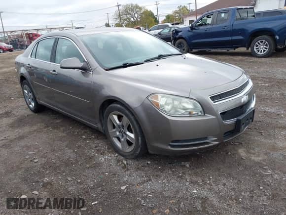 2010 Chevrolet Malibu 1LT с VIN 1G1ZC5EB2AF209690, выставлен на аукционе IAAI как лот 43456780 с пробегом 88 206 миль миль и . История ставок и продаж доступна на DreamBid. Изображение 1.