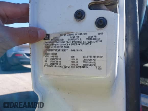 2002 Chevrolet Silverado 2500HD LS z VIN 1GCHK23162F190237, wystawiony jako IAAI lot #43517867 z przebiegiem 272 831 mil mil oraz . Historia ofert i sprzedaży dostępna na DreamBid. Obrazek 9.