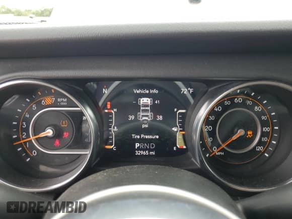 2022 Jeep Wrangler Unlimited Sahara с VIN 1C4HJXEN0NW110192, выставлен на аукционе Copart как лот 61589665 с пробегом 32 965 миль миль и Списание • Salvage title. История ставок и продаж доступна на DreamBid. Изображение 9.