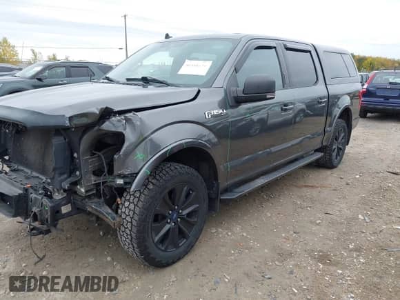 2019 Ford F-150 XLT z VIN 1FTEW1E43KFA09765, wystawiony jako IAAI lot #43442175 z przebiegiem 96 007 mil mil oraz . Historia ofert i sprzedaży dostępna na DreamBid. Obrazek 17.