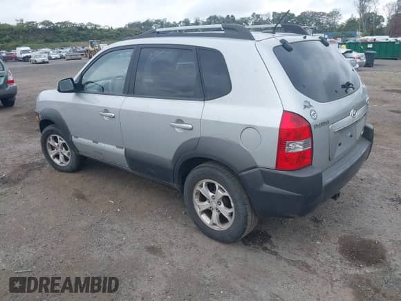 2009 Hyundai Tucson Limited with VIN KM8JN72D29U932815, listed as a IAAI auction lot 43301325 with 117,488 mi miles and . Bid and sale history available at DreamBid. Image 3.