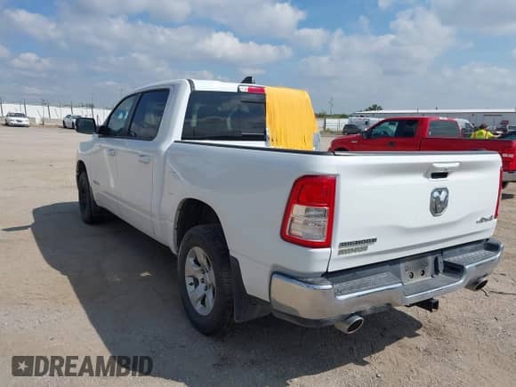2021 Ram 1500 Big Horn z VIN 1C6SRFFTXMN567691, wystawiony jako IAAI lot #43115791 z przebiegiem 104 406 mil mil oraz . Historia ofert i sprzedaży dostępna na DreamBid. Obrazek 3.