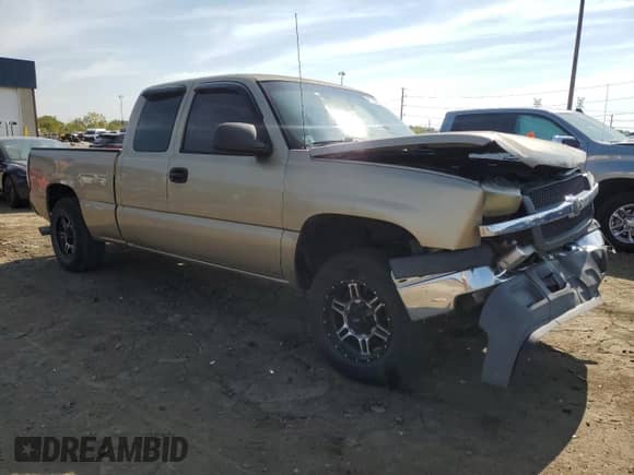 2005 Chevrolet Silverado 1500 Work Truck z VIN 1GCEC19V25Z222771, wystawiony jako Copart lot #81264215 z przebiegiem 179 441 mil mil oraz Czysty tytuł • Clean title. Historia ofert i sprzedaży dostępna na DreamBid. Obrazek 4.