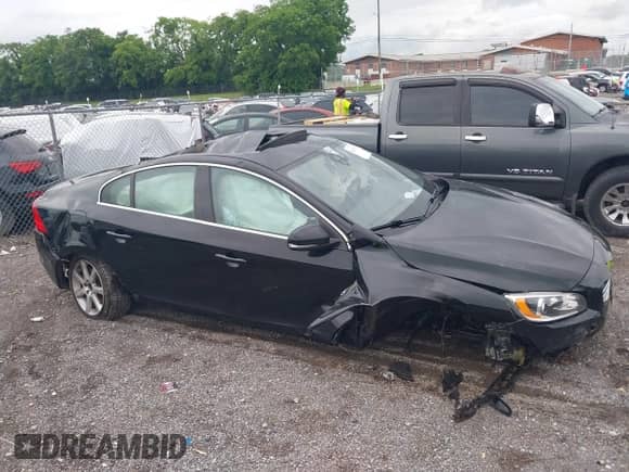 2016 Volvo S60 T5 Premier с VIN YV1612TK3G2411949, выставлен на аукционе IAAI как лот 42353357 с пробегом 152 937 миль миль и . История ставок и продаж доступна на DreamBid. Изображение 12.