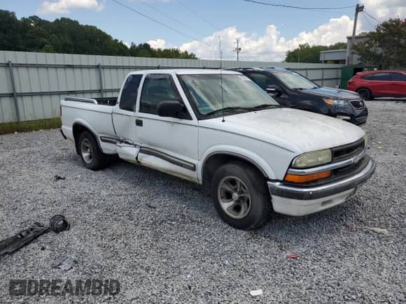 2002 Chevrolet S-10 LS z VIN 1GCCS19W728131094, wystawiony jako Copart lot #68387835 z przebiegiem 117 475 mil mil oraz Szkoda całkowita • Salvage title. Historia ofert i sprzedaży dostępna na DreamBid. Obrazek 4.