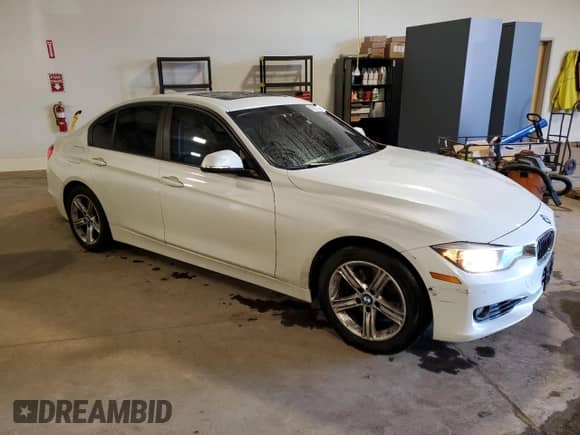 2015 BMW 3 Series 328i с VIN WBA3A5G50FNS84330, выставлен на аукционе Copart как лот 86067595 с пробегом 85 538 миль миль и Списание • Salvage title. История ставок и продаж доступна на DreamBid. Изображение 4.