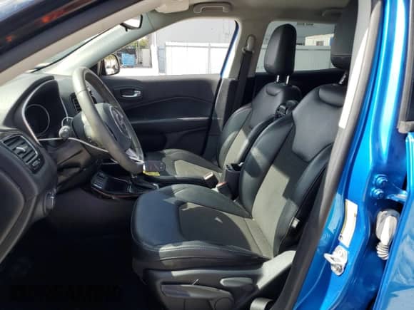 2021 Jeep Compass Latitude z VIN 3C4NJCBBXMT560071, wystawiony jako Copart lot #61250225 z przebiegiem 34 516 mil mil oraz Szkoda całkowita • Salvage title. Historia ofert i sprzedaży dostępna na DreamBid. Obrazek 7.
