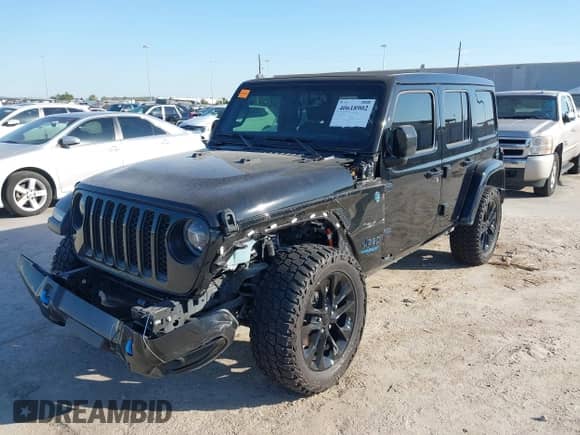 2021 Jeep Wrangler Unlimited Sahara with VIN 1C4JJXP68MW863992, listed as a IAAI auction lot 40618902 with 30,112 mi miles and . Bid and sale history available at DreamBid. Image 2.