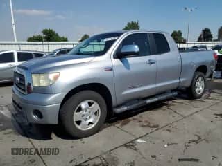 2008 Toyota Tundra Limited с VIN 5TFBV581X8X045762, выставлен на аукционе Copart как лот 68434795 с пробегом 215 972 миль миль и Списание • Salvage title. История ставок и продаж доступна на DreamBid. Изображение 1.