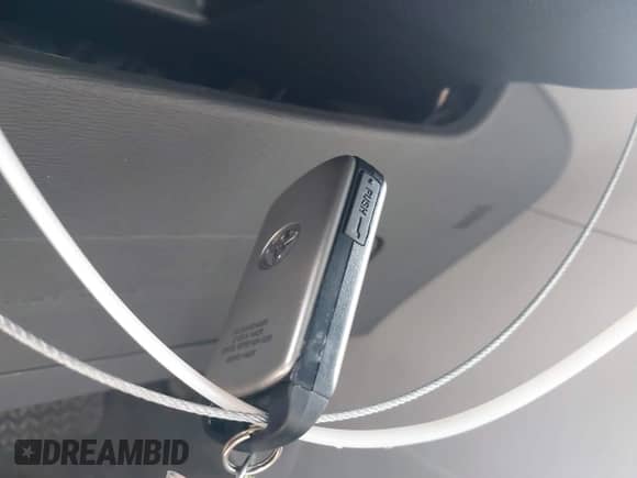 2015 Toyota Sienna XLE with VIN 5TDYK3DC1FS530972, listed as a IAAI auction lot 42896200 with 87,071 mi miles and . Bid and sale history available at DreamBid. Image 11.