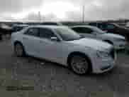 2012 Chrysler 300 Limited z VIN 2C3CCACG7CH279681, wystawiony jako Copart lot #83852145 z przebiegiem 105 752 mil mil oraz Szkoda całkowita • Salvage title. Historia ofert i sprzedaży dostępna na DreamBid. Obrazek 4.
