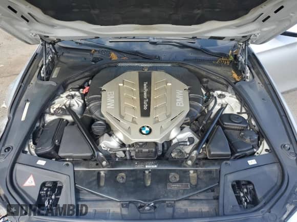 2011 BMW 5 Series 550i xDrive с VIN WBAFU9C58BC785151, выставлен на аукционе Copart как лот 57291595 с пробегом 99 725 миль миль и Списание • Salvage title. История ставок и продаж доступна на DreamBid. Изображение 11.