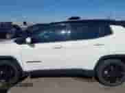 2019 Jeep Compass Altitude z VIN 3C4NJCBB3KT637375, wystawiony jako IAAI lot #42408775 z przebiegiem 114 977 mil mil oraz . Historia ofert i sprzedaży dostępna na DreamBid. Obrazek 15.