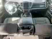 2020 Ram 1500 Lone Star z VIN 1C6RREFTXLN354005, wystawiony jako Copart lot #90467655 z przebiegiem 57 392 mil mil oraz Szkoda całkowita • Salvage title. Historia ofert i sprzedaży dostępna na DreamBid. Obrazek 8.