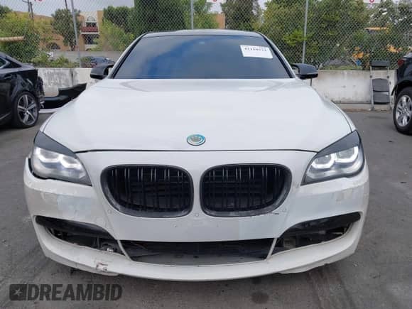 2013 BMW 7 Series 750Li xDrive с VIN WBAYF8C5XDD139832, выставлен на аукционе IAAI как лот 42110322 с пробегом 149 453 миль миль и . История ставок и продаж доступна на DreamBid. Изображение 12.