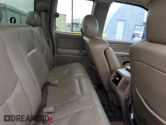 2004 Chevrolet Silverado 2500HD LT z VIN 1GCHK292X4E318763, wystawiony jako Copart lot #78013674 z przebiegiem 254 024 mil mil oraz Szkoda całkowita • Salvage title. Historia ofert i sprzedaży dostępna na DreamBid. Obrazek 10.