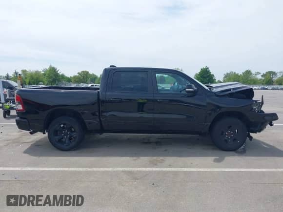 2019 Ram 1500 Big Horn z VIN 1C6RRFFG7KN702673, wystawiony jako IAAI lot #42300275 z przebiegiem 74 009 mil mil oraz . Historia ofert i sprzedaży dostępna na DreamBid. Obrazek 14.