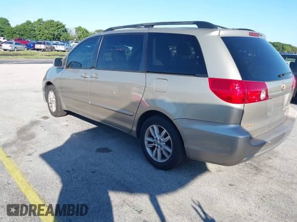 2008 Toyota Sienna XLE z VIN 5TDZK22C18S141253, wystawiony jako IAAI lot #43527112 z przebiegiem 208 796 mil mil oraz . Historia ofert i sprzedaży dostępna na DreamBid. Obrazek 3.