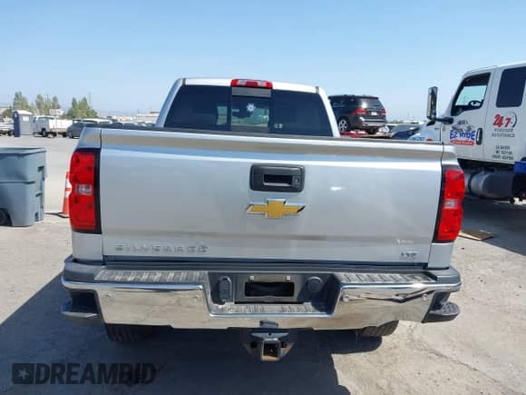 2017 Chevrolet Silverado 2500HD LTZ z VIN 1GC1KWEY9HF147801, wystawiony jako IAAI lot #42299119 z przebiegiem 95 162 mil mil oraz . Historia ofert i sprzedaży dostępna na DreamBid. Obrazek 16.