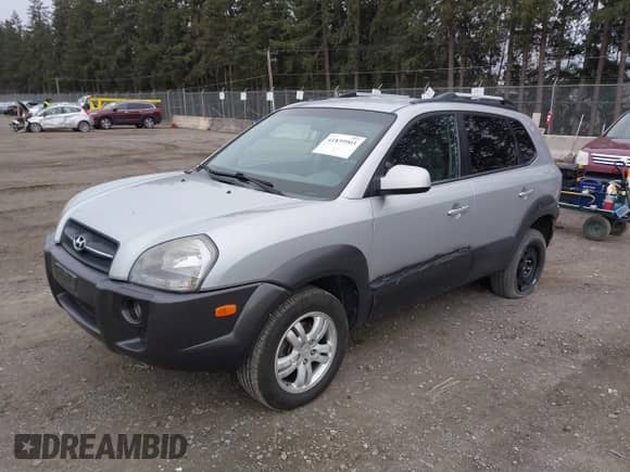 2008 Hyundai Tucson SE with VIN KM8JN72D68U762845, listed as a IAAI auction lot 41839903 with 188,546 mi miles and . Bid and sale history available at DreamBid. Image 2.