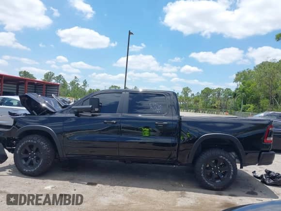 2024 Ram 1500 Rebel z VIN 1C6SRFLT3RN110362, wystawiony jako IAAI lot #42310127 z przebiegiem 6 607 mil mil oraz . Historia ofert i sprzedaży dostępna na DreamBid. Obrazek 15.