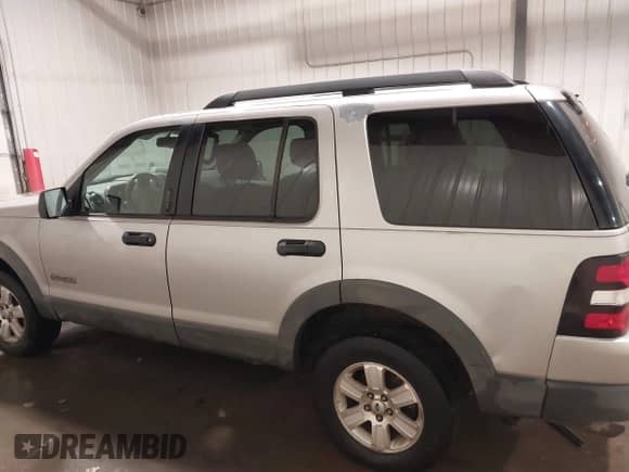 2006 Ford Explorer XLT z VIN 1FMEU73856UB59887, wystawiony jako IAAI lot #41462046 z przebiegiem Nie podano mil oraz . Historia ofert i sprzedaży dostępna na DreamBid. Obrazek 14.