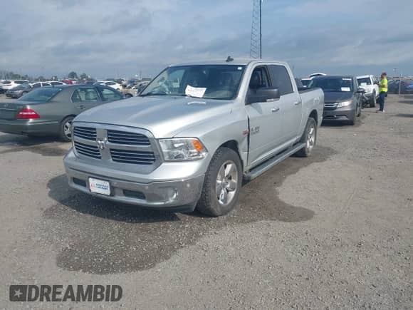 2017 Ram 1500 Big Horn z VIN 3C6RR6LTXHG734388, wystawiony jako IAAI lot #42002529 z przebiegiem 128 857 mil mil oraz . Historia ofert i sprzedaży dostępna na DreamBid. Obrazek 2.