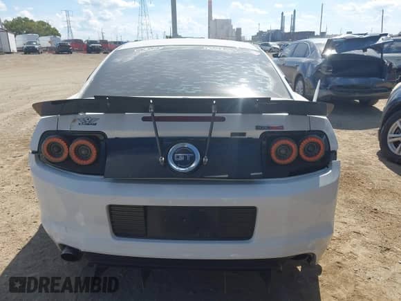 2014 Ford Mustang GT z VIN 1ZVBP8CF8E5200618, wystawiony jako IAAI lot #43128311 z przebiegiem 115 137 mil mil oraz . Historia ofert i sprzedaży dostępna na DreamBid. Obrazek 16.