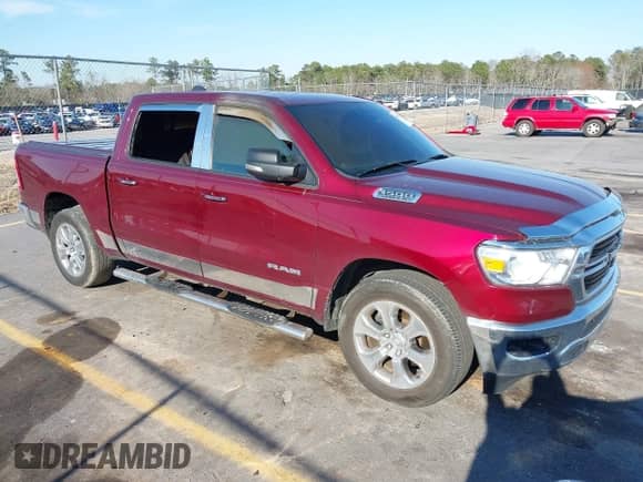 2020 Ram 1500 Lone Star z VIN 1C6RREFT9LN396018, wystawiony jako IAAI lot #41662093 z przebiegiem 81 822 mil mil oraz . Historia ofert i sprzedaży dostępna na DreamBid. Obrazek 1.