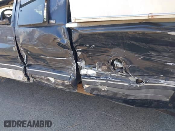 1996 Chevrolet Silverado 2500 с VIN 1GCGK29R8TE141542, выставлен на аукционе IAAI как лот 43244136 с пробегом 251 103 миль миль и . История ставок и продаж доступна на DreamBid. Изображение 14.