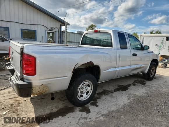 2006 Dodge Dakota ST with VIN 1D7HE22K56S689440, listed as a Copart auction lot 71621545 with 126,163 mi miles and Salvage title. Bid and sale history available at DreamBid. Image 3.