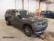 2025 Jeep Grand Cherokee Limited z VIN 1C4RJKBG6S8675253, wystawiony jako IAAI lot #42503091 z przebiegiem 4 975 mil mil oraz . Historia ofert i sprzedaży dostępna na DreamBid. Obrazek 1.