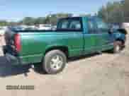 1998 GMC Sierra 1500 z VIN 1GTEC19W4WE521888, wystawiony jako Copart lot #53161505 z przebiegiem 985 004 mil mil oraz Szkoda całkowita • Salvage title. Historia ofert i sprzedaży dostępna na DreamBid. Obrazek 3.