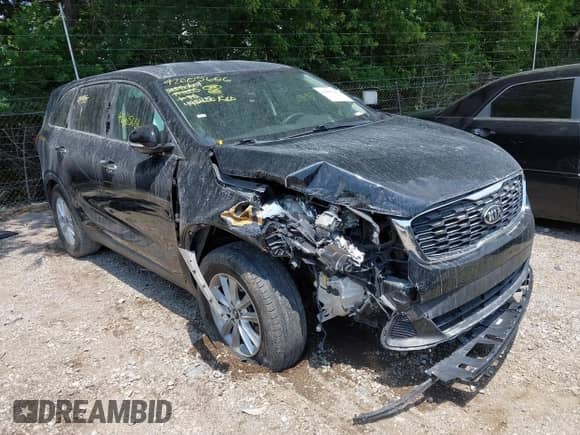 2019 Kia Sorento LX with VIN 5XYPG4A38KG443486, listed as a IAAI auction lot 42605606 with 107,505 mi miles and . Bid and sale history available at DreamBid. Image 6.