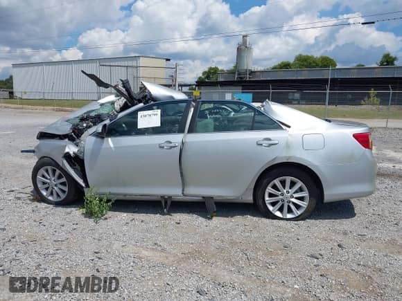 2013 Toyota Camry LE z VIN 4T1BD1FK5DU096620, wystawiony jako IAAI lot #43070799 z przebiegiem Nie podano mil oraz . Historia ofert i sprzedaży dostępna na DreamBid. Obrazek 14.