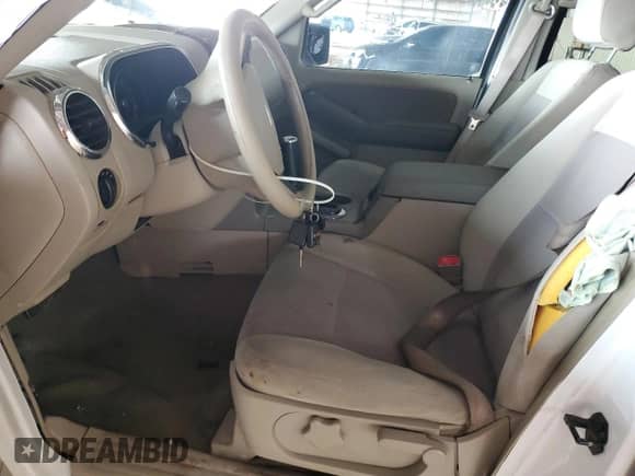 2007 Ford Explorer XLT z VIN 1FMEU73817UA67922, wystawiony jako Copart lot #86116425 z przebiegiem 270 840 mil mil oraz Szkoda całkowita • Salvage title. Historia ofert i sprzedaży dostępna na DreamBid. Obrazek 7.