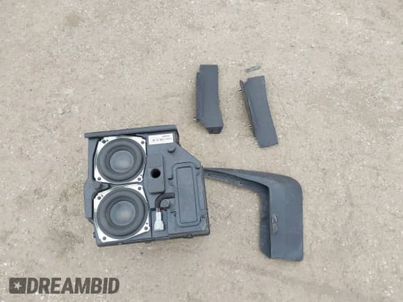 2016 Nissan Pathfinder Platinum with VIN 5N1AR2MM5GC634928, listed as a IAAI auction lot 41821951 with 113,186 mi miles and . Bid and sale history available at DreamBid. Image 12.