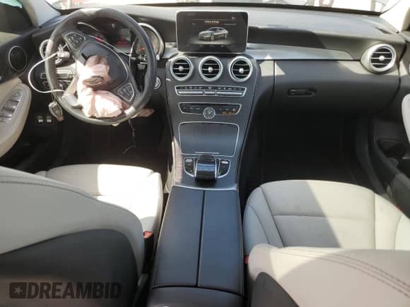 2016 Mercedes-Benz C 350e z VIN 55SWF4HB1GU149744, wystawiony jako Copart lot #47863015 z przebiegiem 59 820 mil mil oraz Szkoda całkowita • Salvage title. Historia ofert i sprzedaży dostępna na DreamBid. Obrazek 8.